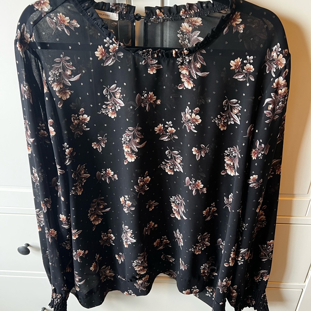 Maurices Black Floral Long-Sleeve Chiffon Top